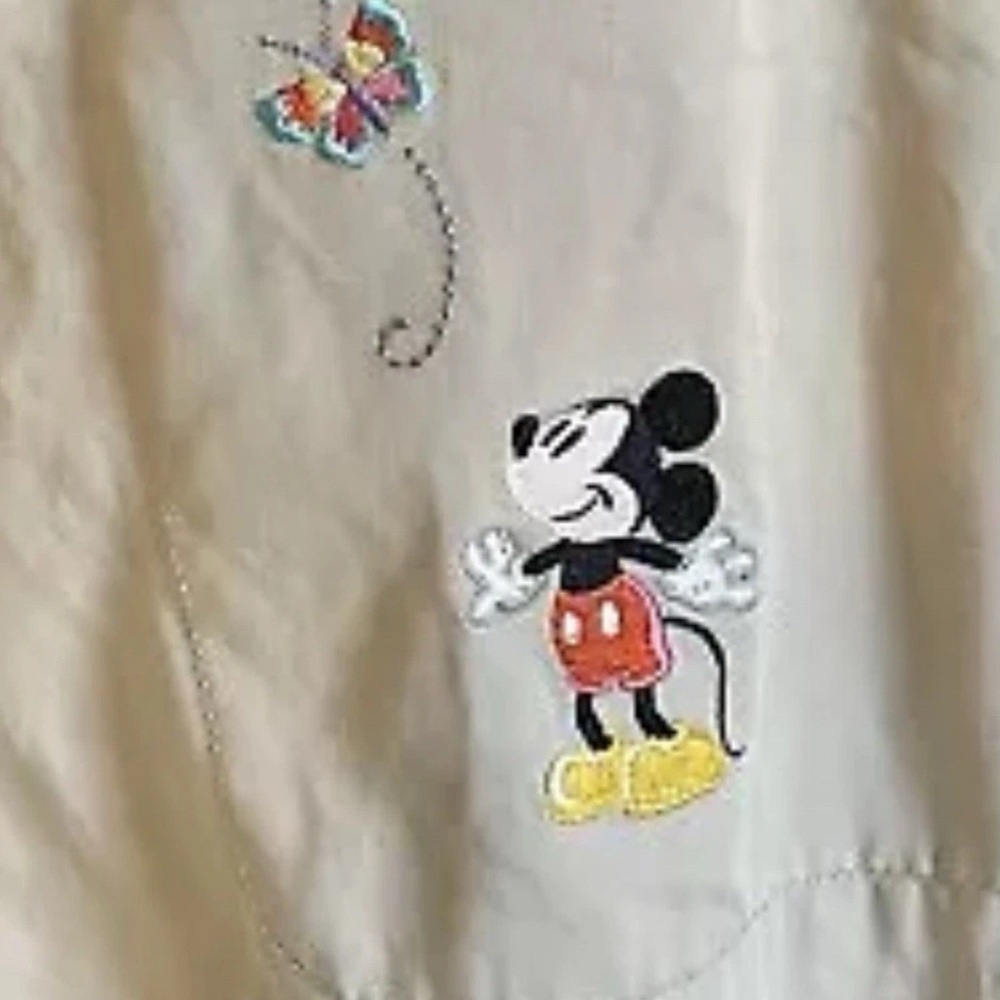 Disney!! Mickey Mouse!! Women’s tan retro Capri pants size large embroidered
